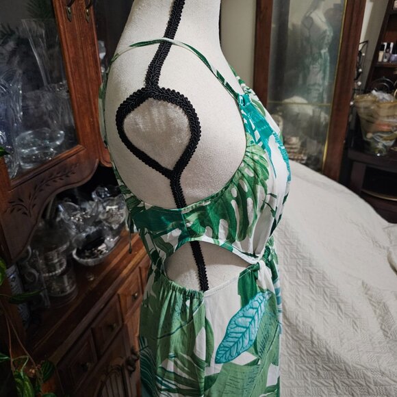 CUPSHE Women's Leafy Cutout Maxi Sleeveless Dress - Picture 6 of 13